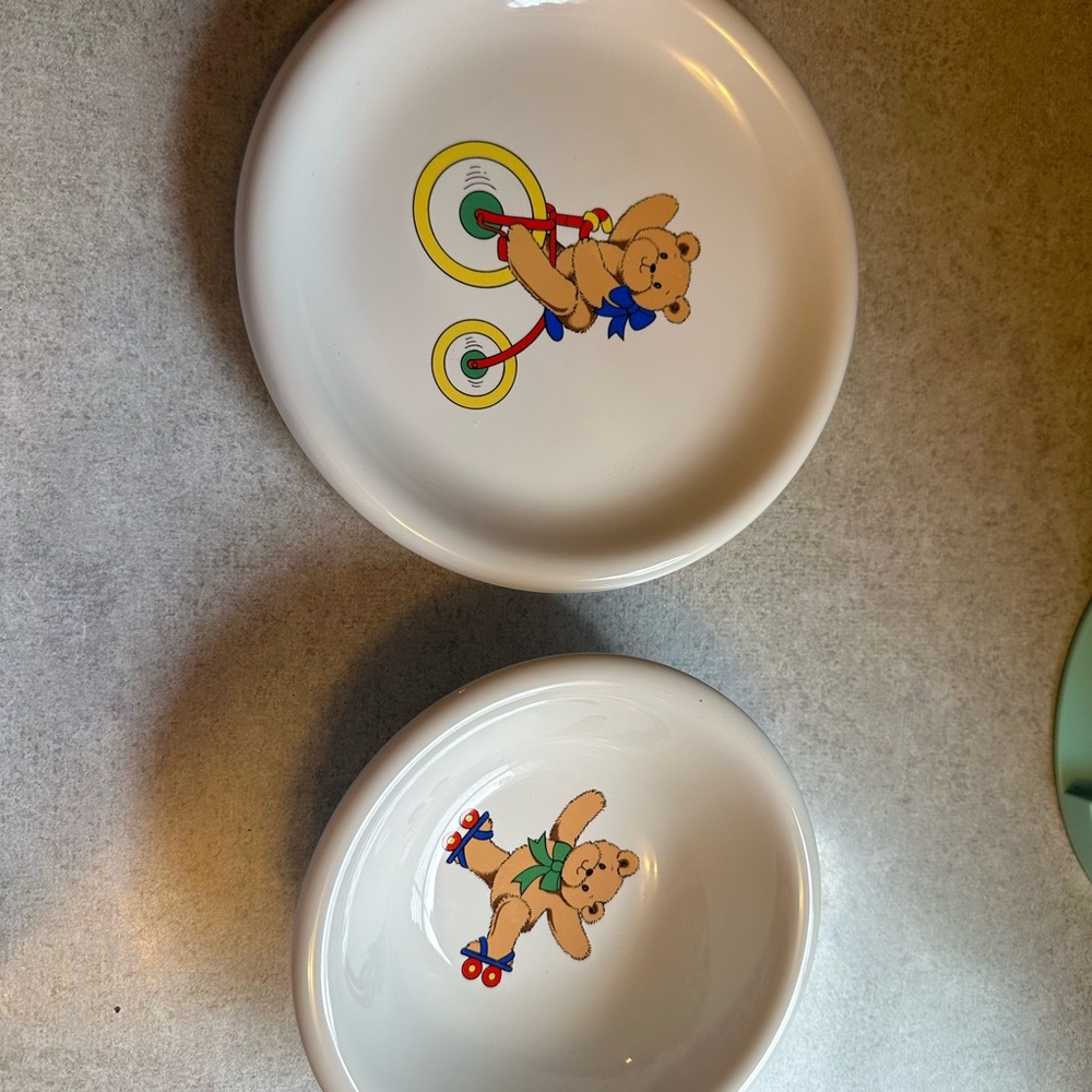 Children's Dinnerware Set with Bear Design